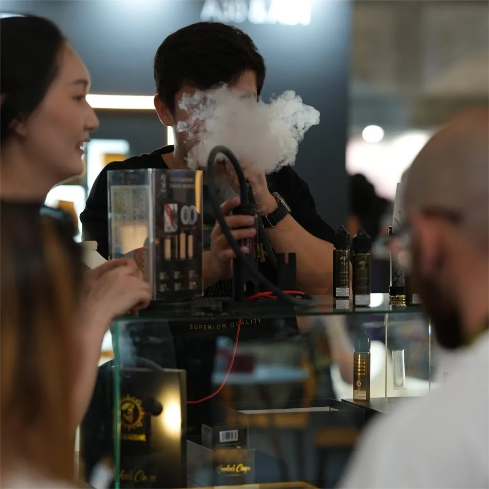 Vape-lovers-trying-Alibarbar-vape-1000x1000.webp